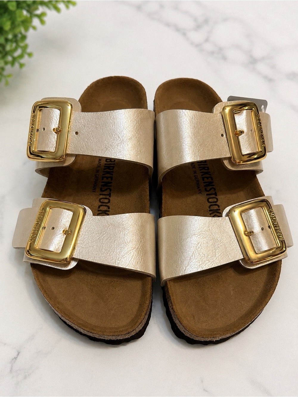 Women's Sydney Luxe Buckle Footbed Sandal SIZE 38/7 Regular - Picture 3 of 5
